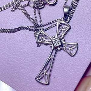💛 NIB 2009 925 Avon Diamond Cross Necklace